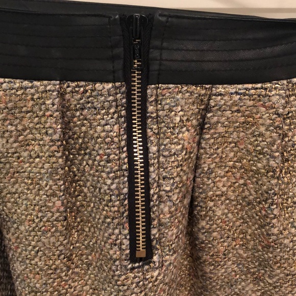 Gold sparkly skirt with leather waist trim - Picture 4 of 6